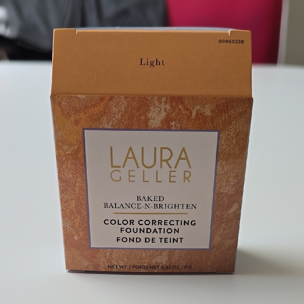 Laura Geller Baked Balance-N-Brighten Foundation - Light